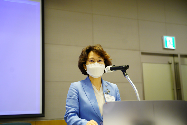 ▲김은경 금융감독원 금융소비자보호처장이 서울 여의도 전경련회관 에메랄드홀에서 열린 '2021 소비자금융포럼'에 참석해 축사를 하고 있다.