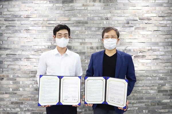 ▲(왼쪽부터) 박재준 앤톡 대표, 이종익 한국사회투자 대표.