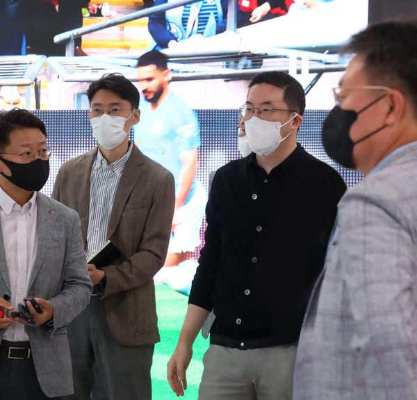 구광모 LG 회장. 왼쪽에서 세 번째