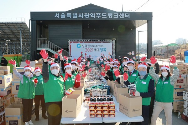 ▲지난 8일 열린 대상 '청정원 나눌수록 맛있는 2021개의 행복' 나눔 행사
