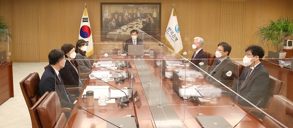 ▲ 14일 한국은행 금융통화위원회는 통화정책방향 회의를 열고 한은 기준금리를 연 1.00%에서 연 1.25%로 25bp 인상하기로 결정했다.