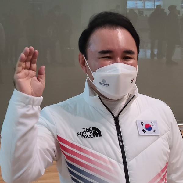 ▲출국에 앞서 선전을 다짐하고 있는 윤홍근 국가대표 선수단장