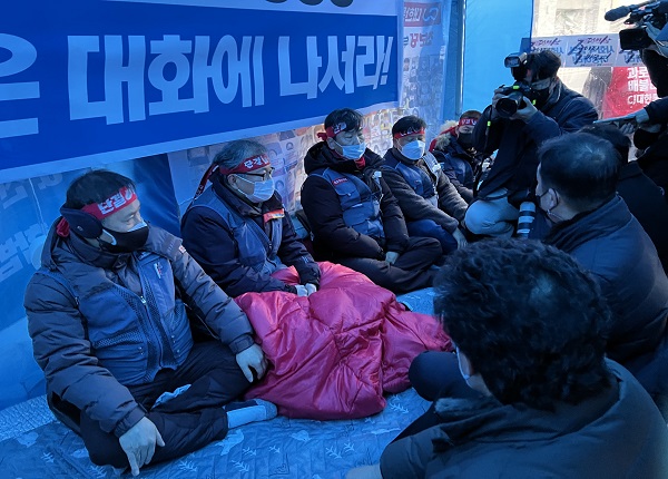 ▲택배노조와 대리점연합이 대화를 시작할 준비를 하고 있다.