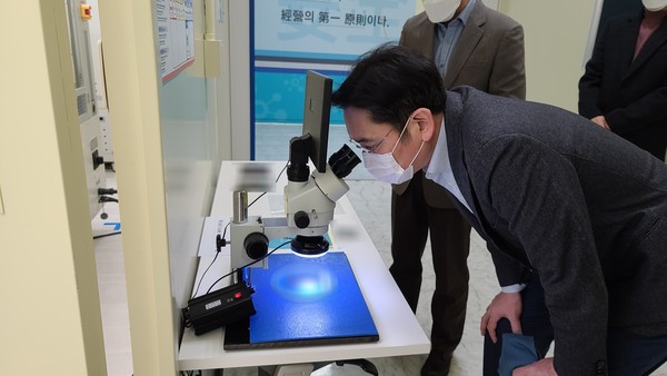 지난해 글로벌 기술센터를 찾아 기술 점검에 나선 이재용 부회장