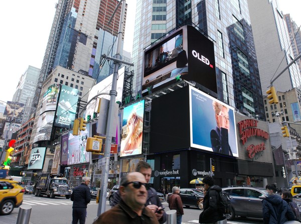 ▲뉴욕 타임스퀘어 전광판 OLED TV 홍보 영상 상영