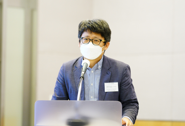▲윤민섭 한국금융소비자보호재단 금융소비자연구센터 연구위원은 21일 오후 '2022 금융포럼'에서 '금융소비자보호조직의 효율성 제고’에 대해 발표하고 있다.