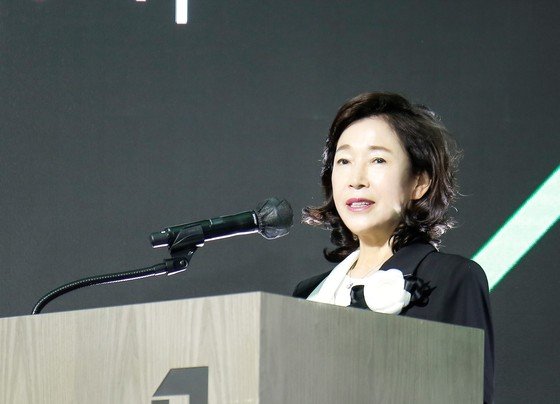 ▲이어룡 대신파이낸셜그룹 회장은 20일 'Daishin 343'에서 열린 창립 60주년 기념행사에서 그룹미션을 선포하고 있다.