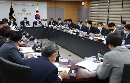 ▲ 김소영 금융위원회 부위원장은 정부서울청사에서 개최한 새정부 금융정책 관련 전문가 간담회에서 금융시스템 안정, 취약계층 지원, 금융규제 혁신 등 새정부 금융정책 추진 방향에 대한 민간 전문가들의 의견을 들었다.