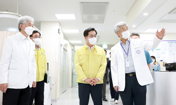 성남시의료원 현장점검에 나선 김동연 경기도지사