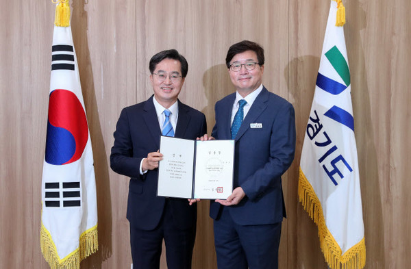 김동연 경기도지사(왼쪽), 염태영 경제부지사