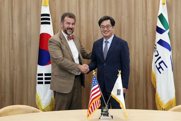 피터슨 미국 버지니아 상원의원(왼쪽), 김동연 경기도지사