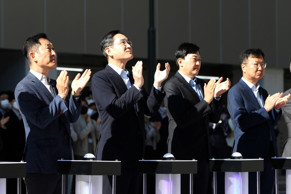 왼쪽부터 고한승 삼성바이오에피스 사장, 이재용 삼성전자 부회장, 존 림 삼성바이오로직스 사장, 최성안 삼성엔지니어링 사장