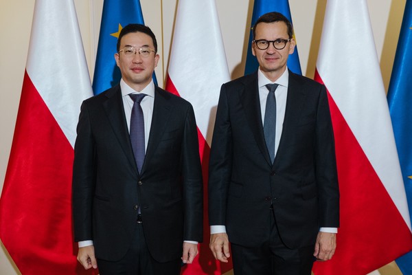 구광모 회장(왼쪽), 마테우슈 모라비에츠키 폴란드 총리