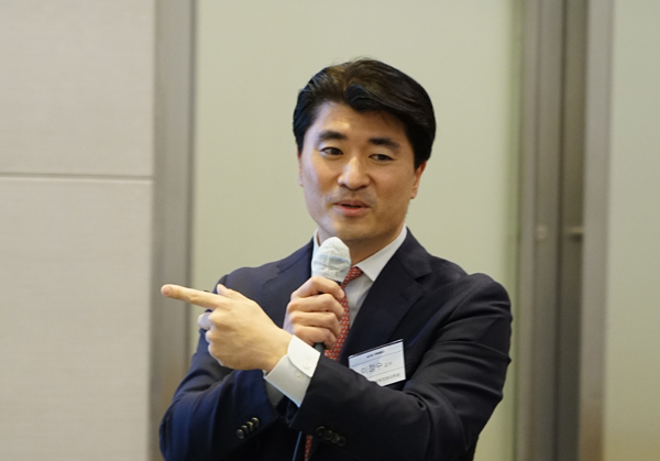 ▲이정수 서울대학교 법학전문대학원 교수는 22일 오후 '금융소비자보호법 보완을 위한 기획 세미나'에서 ‘가상자산법제를 중심으로 디지털금융에서의 소비자보호'에 대해 발표하고 있다.