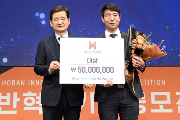 김선규 호반그룹 회장(왼쪽), 휴젝트 성모세 대표