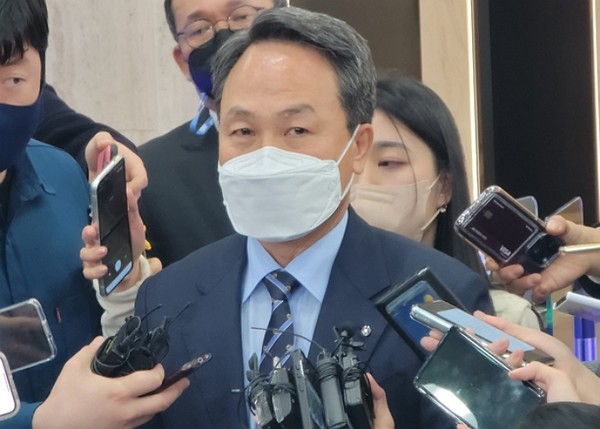 ▲진옥동 신한은행장이 8일 오후 신한금융그룹 차기 회장 후보가 된 소감을 밝혔다.