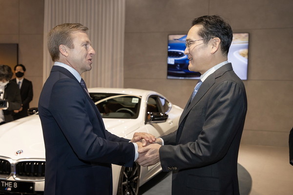 올리버 집세 BMW그룹 회장(왼쪽), 이재용 삼성전자 회장
