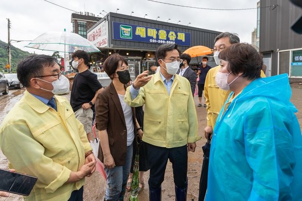 김동연 경기도지사(사진 가운데)