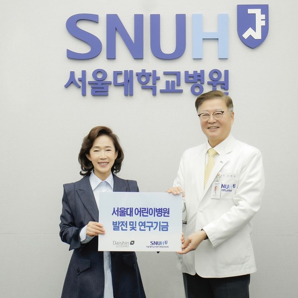 ▲이어룡 대신파이낸셜그룹 회장(왼쪽)과 김연수 서울대학교병원장.