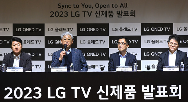 ▲좌측부터 백선필 HE상품기획담당(상무), 정재철 HE연구소장(전무), 조병하 HE플랫폼사업담당(전무), 김선형 한국HE마케팅담당(상무)