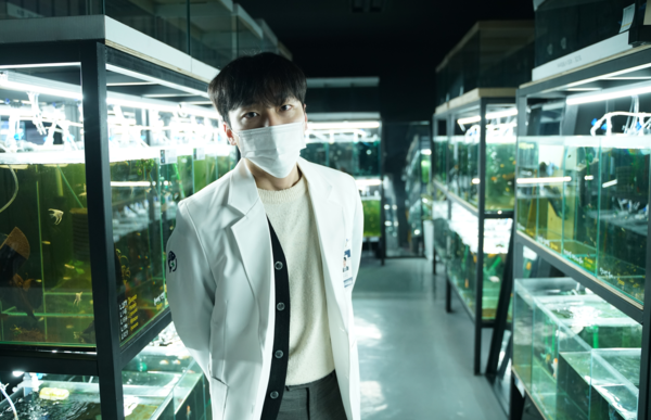 ▲조영삼 원장이 수족관에서 '물고기 병원'을 창업하게 된 이유에 대해 설명하고 있다.