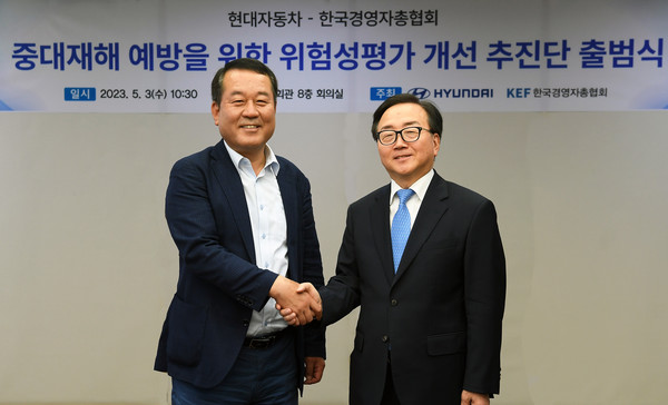 ▲(왼쪽부터) 현대차 이동석 대표이사, 경총 이동근 상근부회장.