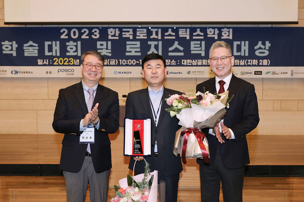 ▲한진 노삼석 대표이사 사장(가운데)