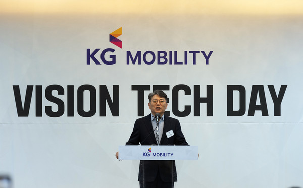 ▲지난 4월 경기도 고양시 킨텍스에서 열린 KG모빌리티 비전테크 데이에서 곽재선 회장이 KG모빌리티의 미래 방향을 설명하고 있다.