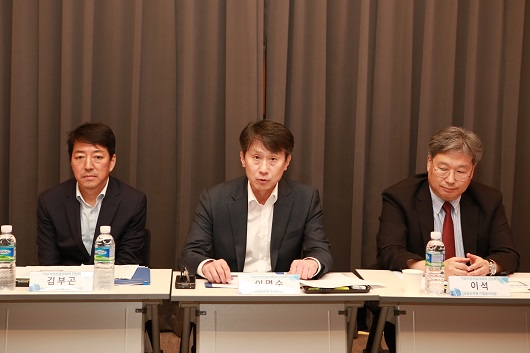 ▲ 30일 오후에 열린 가상자산사업자와의 간담회에서 이명순 금감원 수석부원장(가운데)이 발언하고 있다.