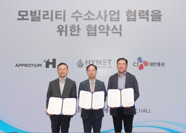 ▲김정상 어프로티움 부사장(왼), 임재준 하이넷 부사장, 최갑주 CJ대한통운 P&D본부장