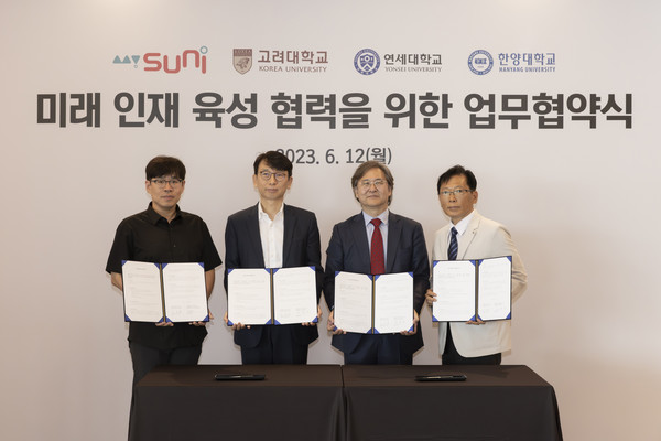 왼쪽부터 고려대 김중헌 교무처 부처장, 조돈현 써니 CLO, 장용석 연세대 고등교육혁신원장, 최영태 한양대 한양인재개발원 교수