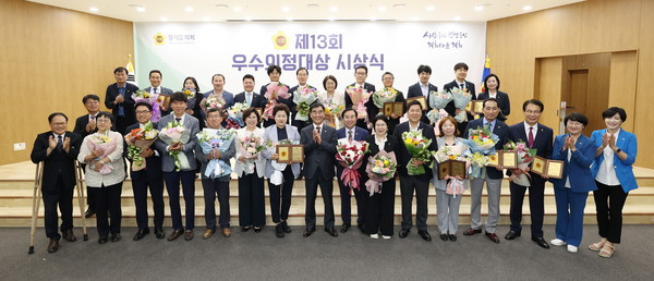 ▲시상식 참석자들이 기념촬영을 하고 있다.