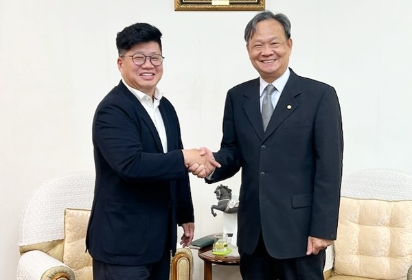 ▲강병구 CJ대한통운 글로벌 부문장(왼쪽), 에릭 시에 (Eric Hsieh) 에버그린 사장
