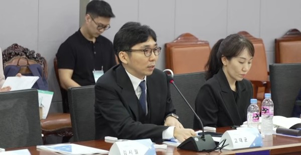 ▲토론 참여 중인 충남대 소비자학과 고대균 교수