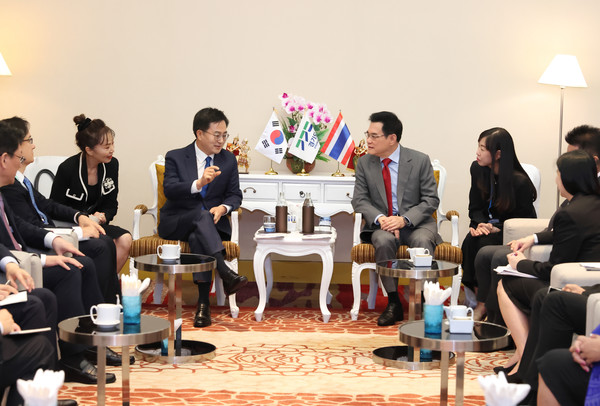 김동연 경기도지사(왼쪽), 쭈린 락사나위싯 태국 경제부총리
