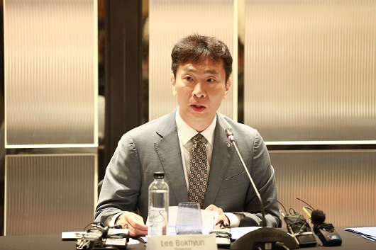 ▲ 이복현 금융감독원장이 12일 오전에 열린 외국계 금융회사 CEO 간담회에서 발언하고 있다.