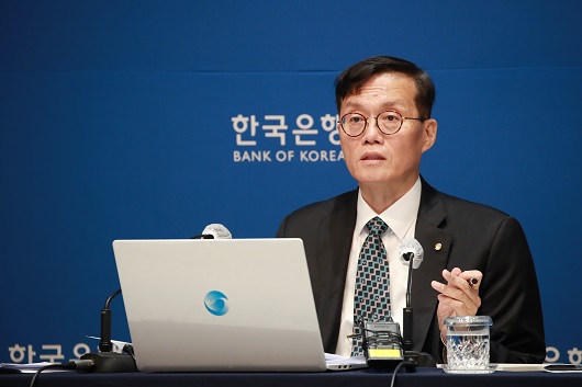 ▲ 이창용 한국은행 총재가 13일 열린 통화정책방향 관련 기자간담회에서 발언하고 있다.