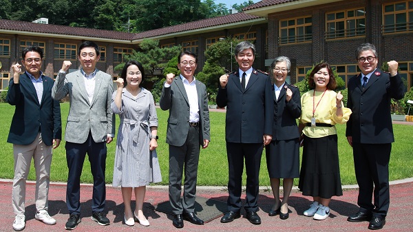 ▲(왼쪽에서 네 번째) 롯데홈쇼핑 김재겸 대표