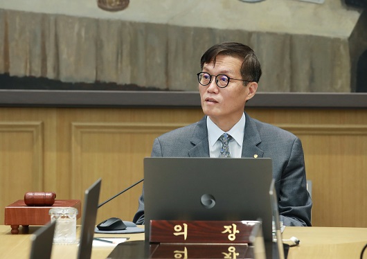 ▲ 이창용 한국은행 총재가 24일 오전에 열린 통화정책방향 금융통화위원회에 참석했다.