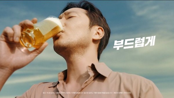▲손석구 배우가 출연한 '켈리' 광고.