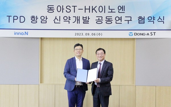 동아에스티 연구개발 총괄 박재홍 사장(왼쪽), HK이노엔 연구개발 총괄 송근석 전무