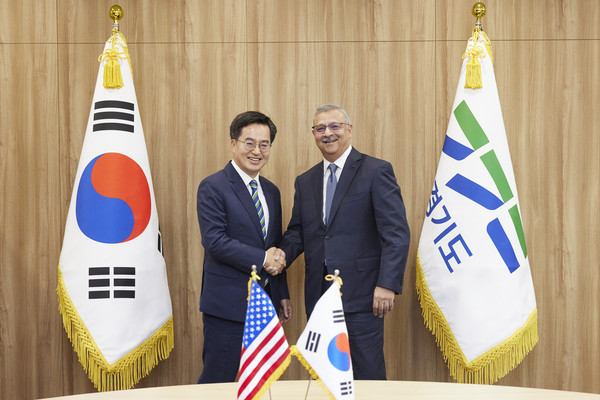 김동연 경기도지사(왼쪽), 산지브 람바 린데그룹 대표
