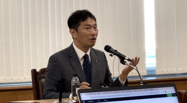 ▲이복현 금융감독원장이 '비대면 금융사고 예방 추진을 위한 협약식' 이후 백브리핑에서 발언하고 있다.