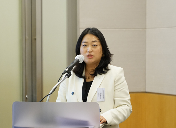 ▲이혜미 이화여자대학교 소비자학과 교수는 18일 ‘ESG 환경경영 실태와 실효성 제고방안’ 포럼에서 ‘소비자 중심적 ESG와 환경경영’에 대해 발표했다.