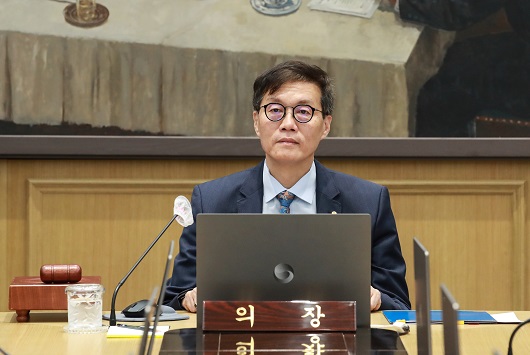 ▲ 이창용 한국은행 총재가 19일 오전 서울 중구 한국은행에서 열린 금융통화위원회 본회의에서 회의를 주재하고 있다.