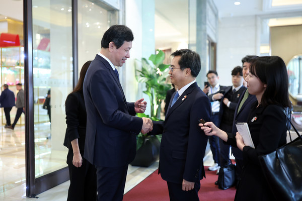 진궈웨이 랴오닝성 부성장(왼쪽), 김동연 경기도지사