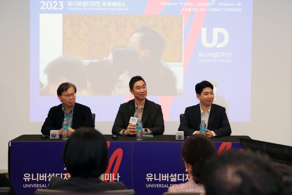 ▲(왼쪽부터) 오병근 연세대 교수, 정성윤 KCC 팀장, 황상윤 KCC 프로