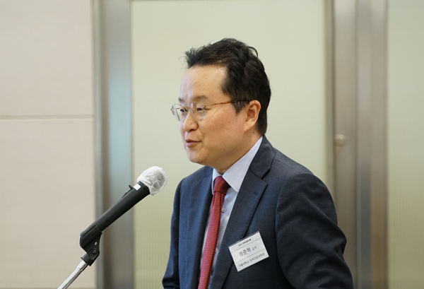 ▲정준혁 서울대학교 법학전문대학원 교수는 21일 '2023 소비자금융포럼'에서 ‘금융사 내부통제 강화 입법 논의 배경과 방향’에 대해 발표했다.