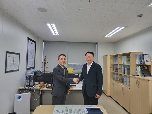 김상수 경기도 교통국장(왼쪽)과 김영한 대광위 광역교통정책국장