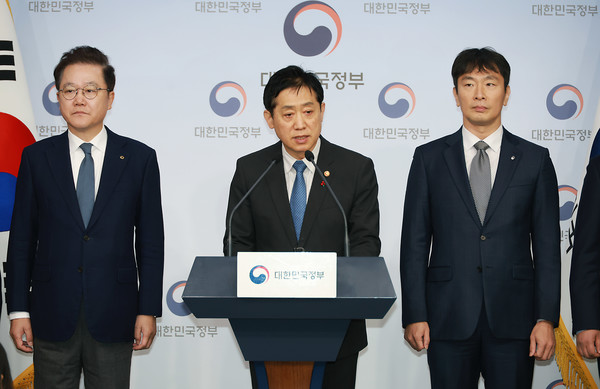 ▲ 김주현 금융위원장이 태영건설 워크아웃 신청 관련 대응방안 긴급 브리핑에서 발언하고 있다.
